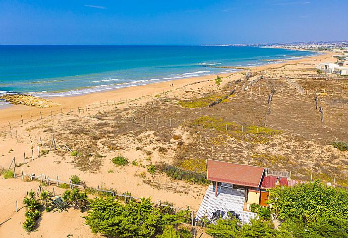 Beautiful villa with private terrace and beach access . - Dune Sul Mare . (Photo Gallery) }}