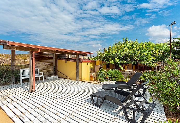Beautiful villa with private terrace and beach access . - Dune Sul Mare . (Photo Gallery) }}