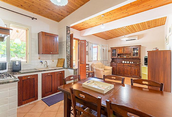 Equipped kitchen . - Villa Dune . (Galerie de photos) }}