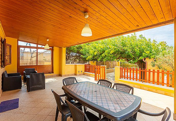 Sheltered terrace area . - Dune Sul Mare . (Photo Gallery) }}