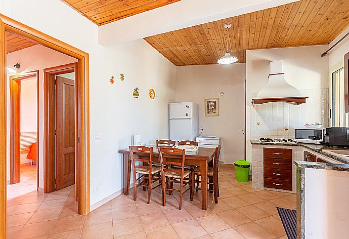 Open-plan living room with sofa, dining area, kitchen, A/C, WiFi internet, satellite TV, and terrace access . - Villa Dune . (Fotogalerie) }}