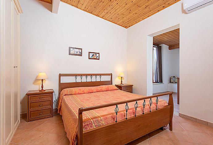 Double bedroom with A/C . - Villa Dune . (Photo Gallery) }}