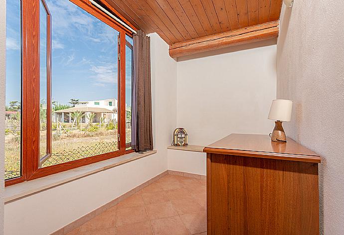 Double bedroom with A/C . - Villa Dune . (Galería de imágenes) }}