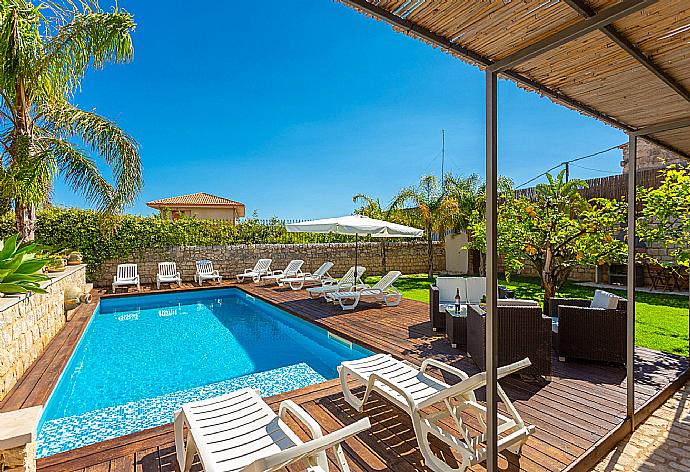 Private pool and terrace . - Villa Aziz . (Galería de imágenes) }}