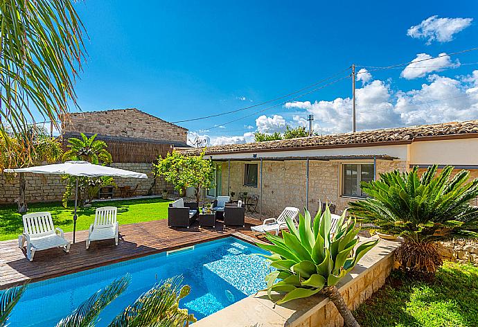 Private pool and terrace . - Villa Aziz . (Galería de imágenes) }}