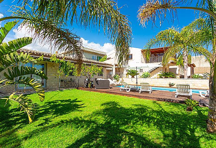 Garden area . - Villa Aziz . (Fotogalerie) }}