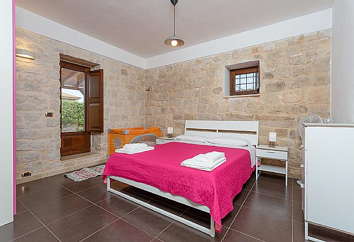 Double bedroom on ground floor of main building with A/C . - Villa Aziz . (Galerie de photos) }}