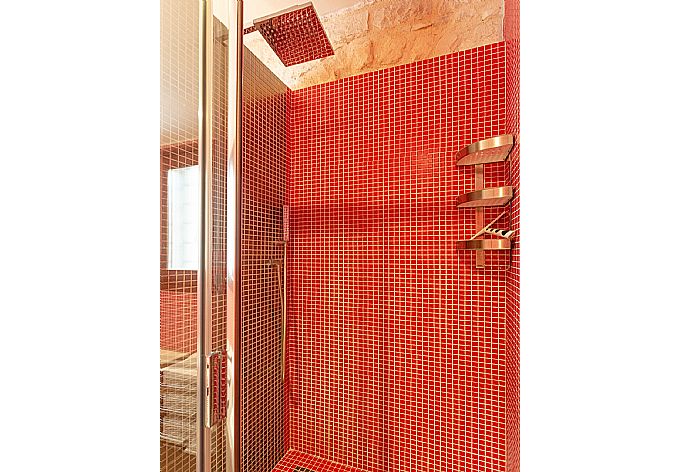 Family bathroom on ground floor of main building with shower . - Villa Aziz . (Photo Gallery) }}