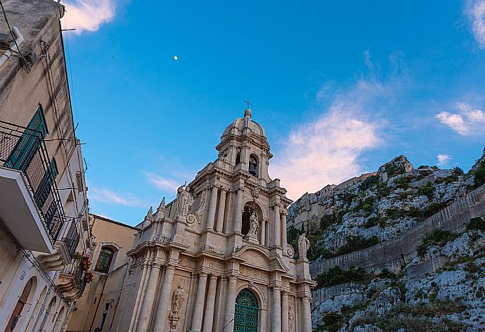 Church in Scicli . - Villa Aziz . (Galleria fotografica) }}