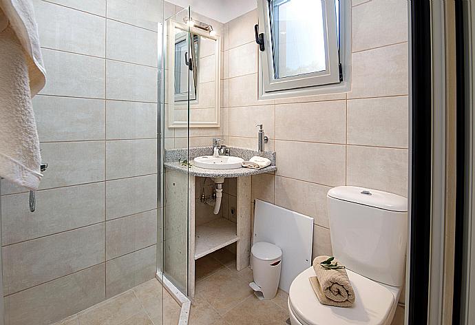 Bathroom with shower  . - Villa Stephania . (Photo Gallery) }}