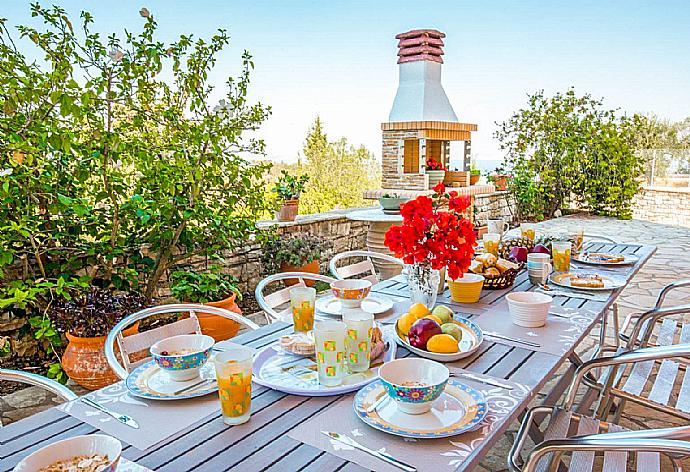 Outdoor dining area with BBQ . - Villa Stephania . (Photo Gallery) }}