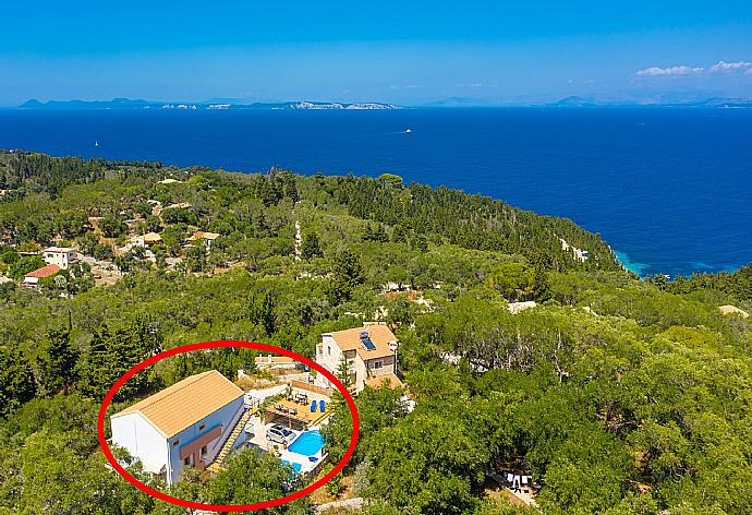 Aerial view showing location of Villa Stephania . - Villa Stephania . (Galerie de photos) }}