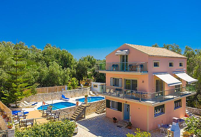 Aerial view of Villa Stephania . - Villa Stephania . (Galería de imágenes) }}