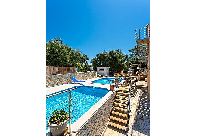 Private pools and terrace . - Villa Stephania . (Galería de imágenes) }}