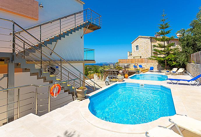 Beautiful villa with private pools and terrace with sea views . - Villa Stephania . (Galería de imágenes) }}