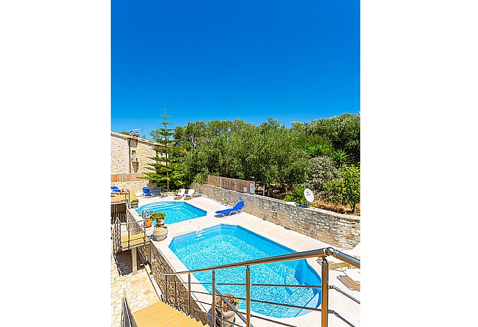 Private pools and terrace . - Villa Stephania . (Fotogalerie) }}