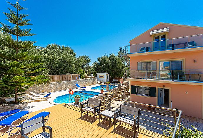 Beautiful villa with private pools and terrace with sea views . - Villa Stephania . (Galería de imágenes) }}