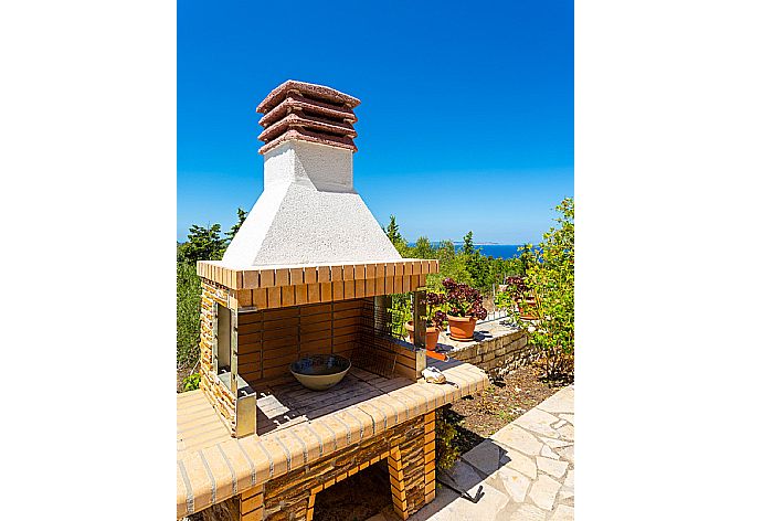 Terrace area with BBQ . - Villa Stephania . (Fotogalerie) }}