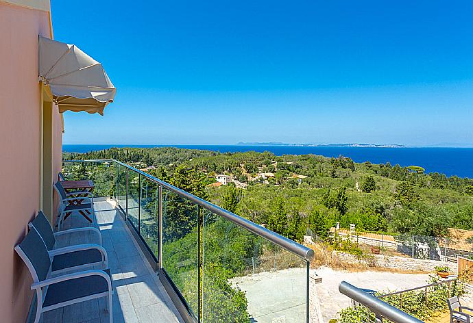 Balcony with panoramic sea views . - Villa Stephania . (Photo Gallery) }}