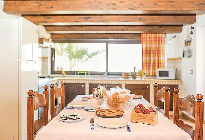 Equipped kitchen with dining area   . - Villino Dune Tre . (Photo Gallery) }}