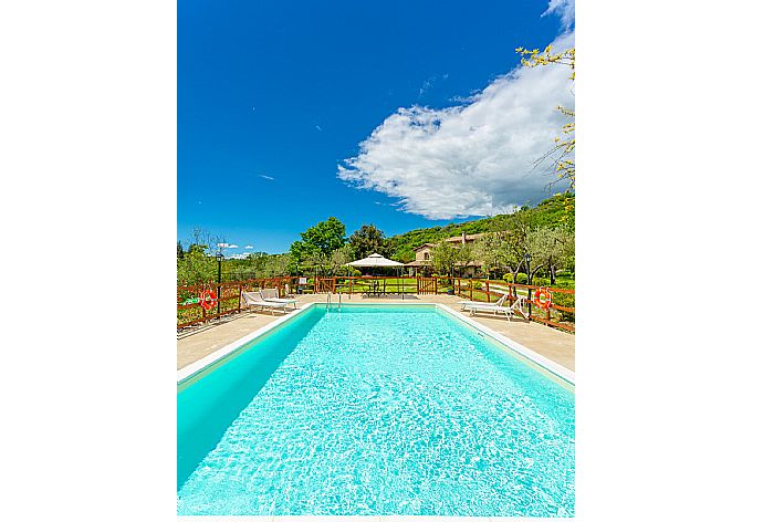 Private pool and terrace . - Villa Casale Terra Farfa . (Photo Gallery) }}