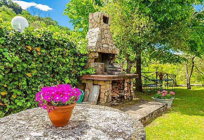 BBQ area . - Villa Casale Terra Farfa . (Photo Gallery) }}
