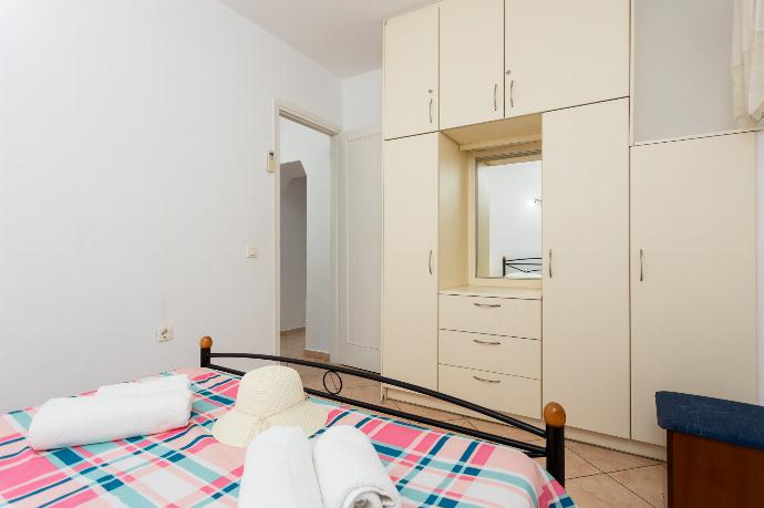 Double bedroom with A/C . - Dinos . (Γκαλερί Φωτογραφιών) }}