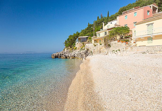Kaminaki beach . - Dinos . (Γκαλερί Φωτογραφιών) }}