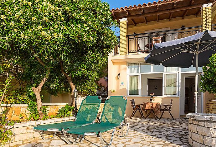Beautiful apartment with seafront terrace . - Dinos . (Γκαλερί Φωτογραφιών) }}