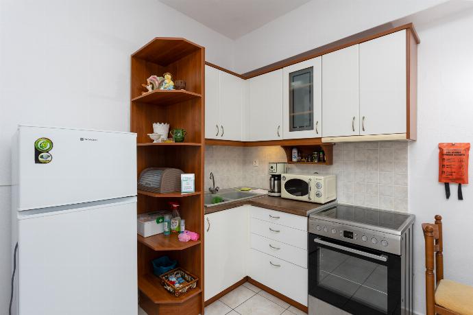 Equipped kitchen . - Fotini . (Galerie de photos) }}