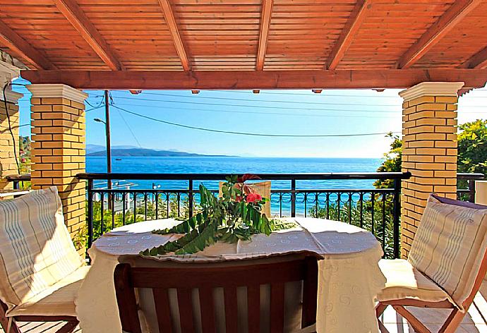 Sheltered terrace area with sea views . - Fotini . (Fotogalerie) }}