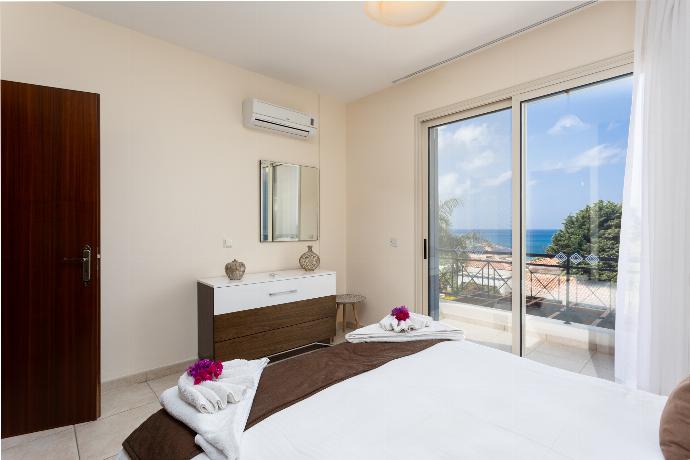 Double bedroom with en suite bathroom, A/C, sea views, and balcony access . - Villa Galina . (Галерея фотографий) }}