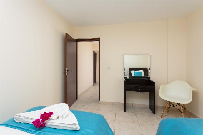 Twin bedroom with A/C . - Villa Galina . (Galería de imágenes) }}