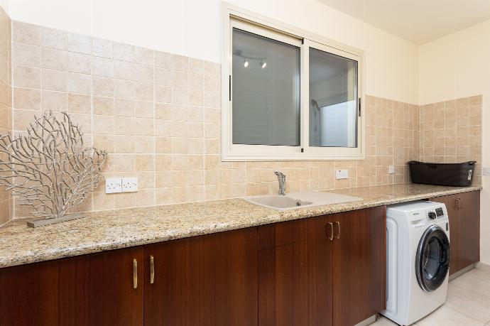 Laundry room . - Villa Galina . (Fotogalerie) }}