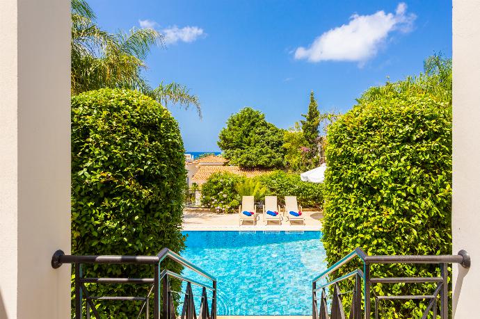 Private pool and terrace . - Villa Galina . (Fotogalerie) }}