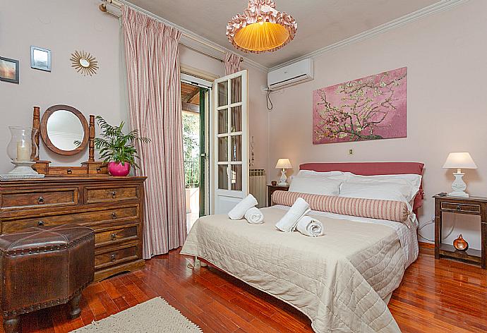 Double bedroom with A/C and balcony access . - Villa Durrell . (Photo Gallery) }}