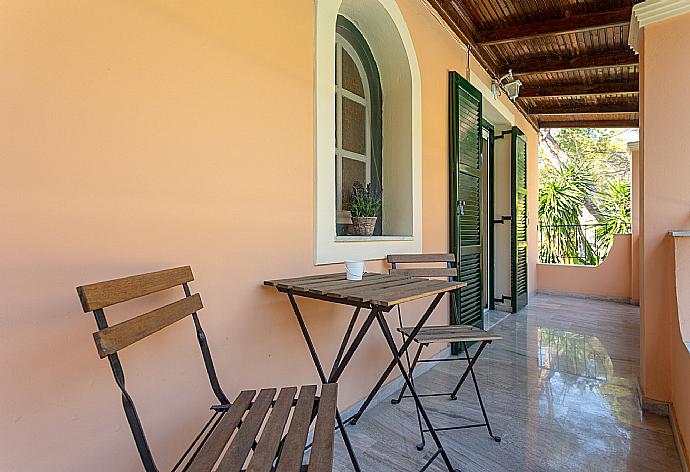 Balcony . - Villa Durrell . (Galería de imágenes) }}