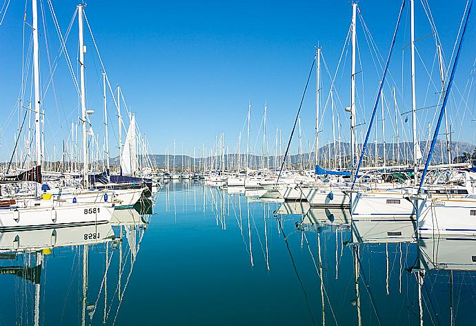 Boats at nearby Gouvia Marina . - Villa Durrell . (Fotogalerie) }}