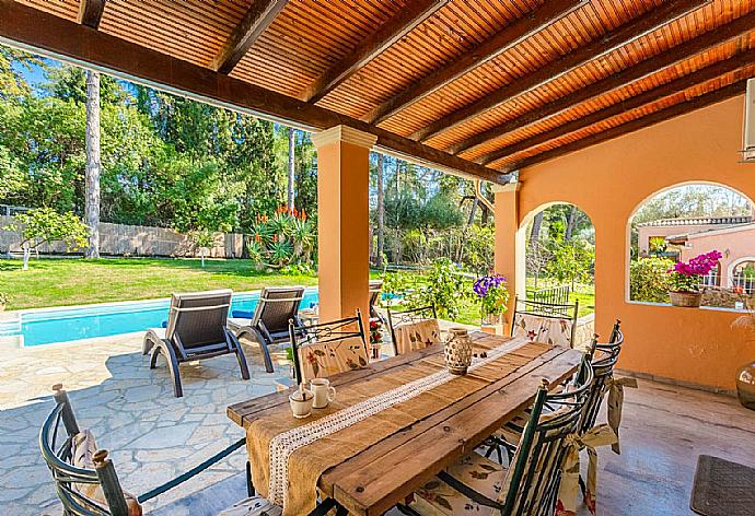 Sheltered terrace area . - Villa Durrell . (Galería de imágenes) }}