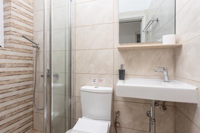 Family bathroom with shower . - Georgia . (Galería de imágenes) }}