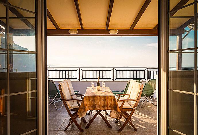 Terrace area with beautiful sea views . - Georgia . (Fotogalerie) }}