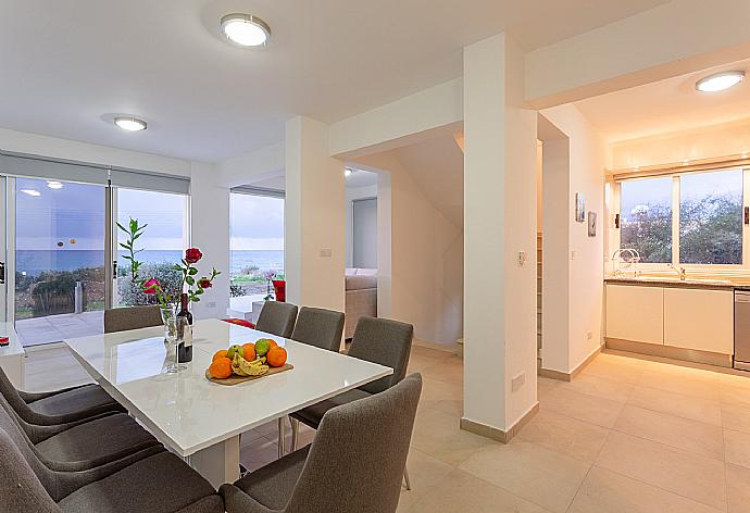 Open-plan living room with sofas, dining area, kitchen, A/C, WiFi internet, satellite TV, DVD player, panoramic sea views, and terrace access . - Villa Blue Diamond . (Fotogalerie) }}