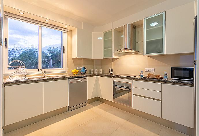 Equipped kitchen . - Villa Blue Diamond . (Fotogalerie) }}