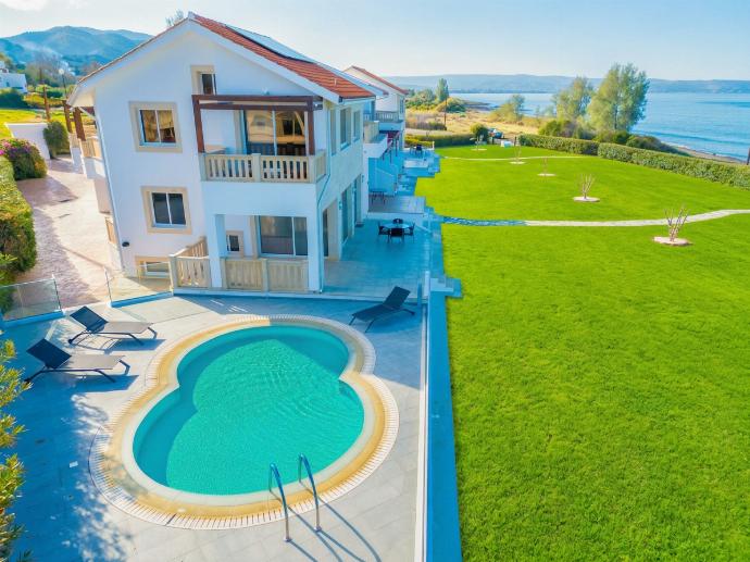 Villa Bella Ena - beautiful Beach Front Villa