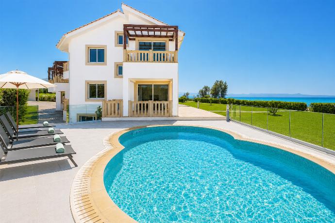 Villa Bella Ena - beautiful Beach Front Villa