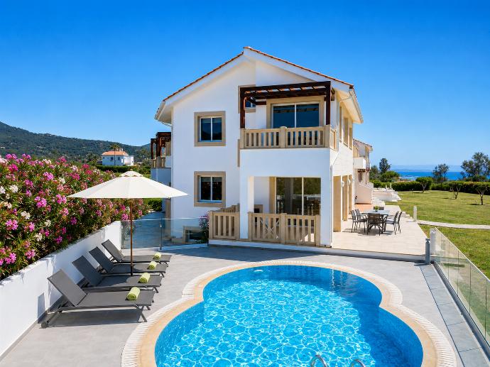 Villa Bella Ena - beautiful Beach Front Villa