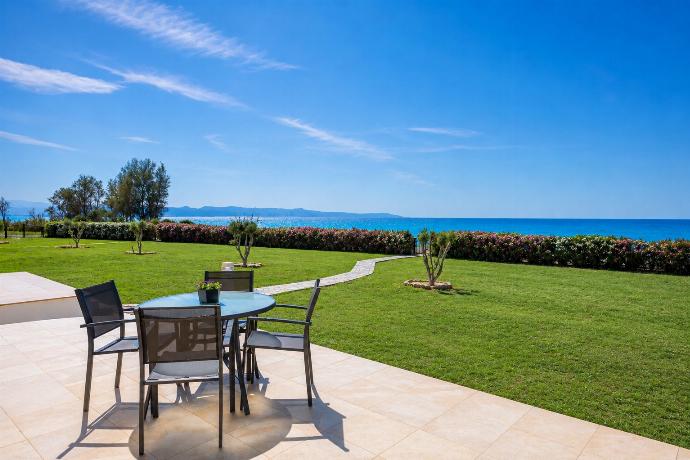  . - Villa Bella Ena . (Γκαλερί Φωτογραφιών) }}