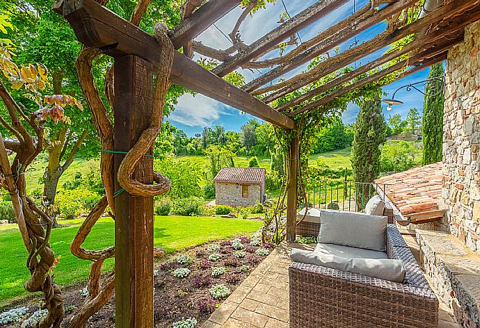 Terrace area . - Villa Casale Silvia . (Галерея фотографий) }}