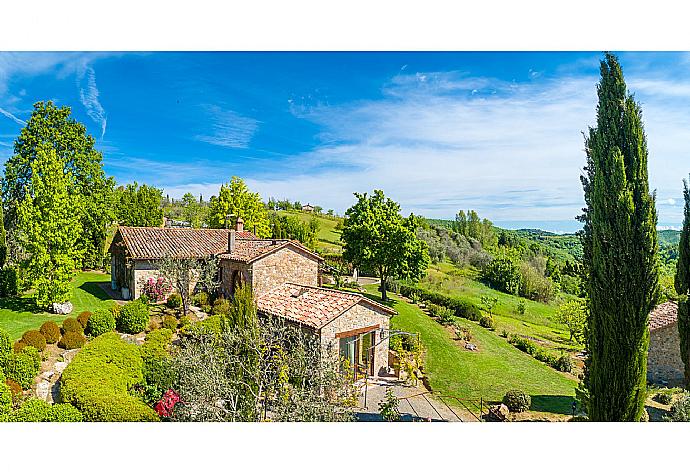 Beautiful villa with large garden and panoramic countryside views . - Villa Casale Silvia . (Photo Gallery) }}