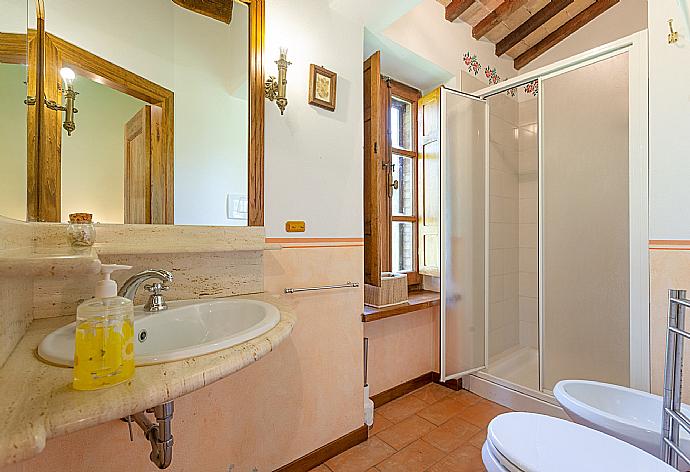 Villa Casale Silvia Bathroom